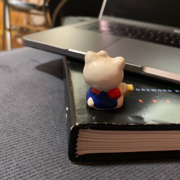 VTG Hello Kitty Ceramic Figurine Miniature 1.5" Book Reading Library 90s Sanrio - Picture 3 of 8